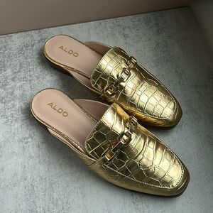 SIZE 6.5 / ALDO Gold Loafers